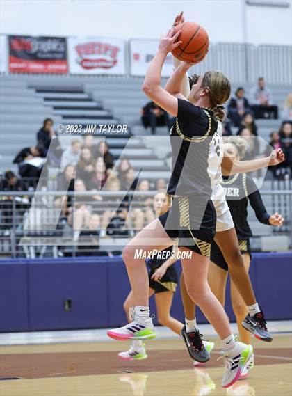 Thumbnail 3 in Martin vs. Rider (Weatherford Raising Cane Christmas Classic) photogallery.