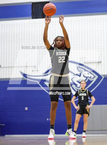Thumbnail 3 in Martin vs. Rider (Weatherford Raising Cane Christmas Classic) photogallery.