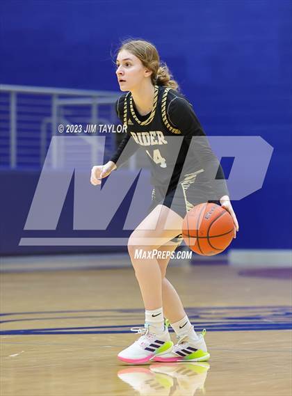 Thumbnail 2 in Martin vs. Rider (Weatherford Raising Cane Christmas Classic) photogallery.