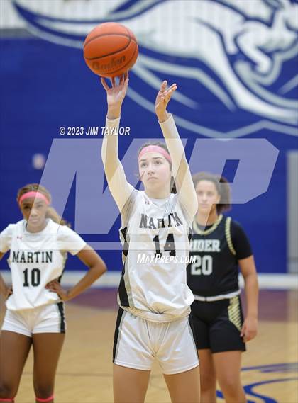 Thumbnail 2 in Martin vs. Rider (Weatherford Raising Cane Christmas Classic) photogallery.