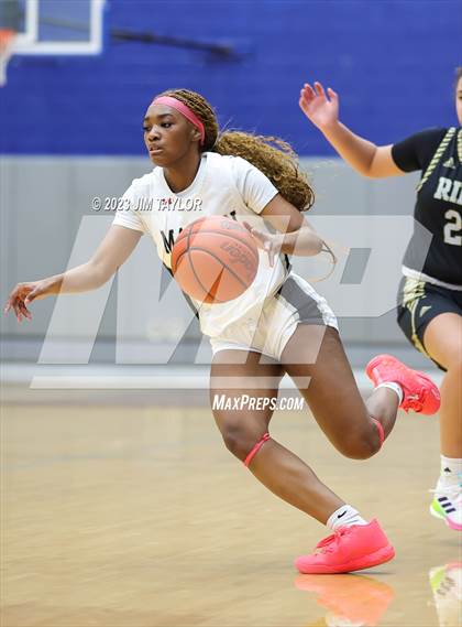 Thumbnail 1 in Martin vs. Rider (Weatherford Raising Cane Christmas Classic) photogallery.