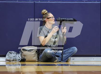 Thumbnail 3 in Martin vs. Rider (Weatherford Raising Cane Christmas Classic) photogallery.