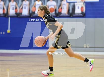 Thumbnail 2 in Martin vs. Rider (Weatherford Raising Cane Christmas Classic) photogallery.