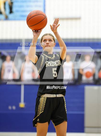 Thumbnail 3 in Martin vs. Rider (Weatherford Raising Cane Christmas Classic) photogallery.