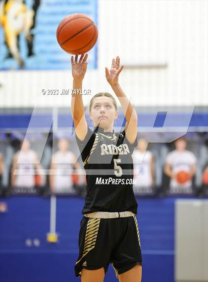 Thumbnail 1 in Martin vs. Rider (Weatherford Raising Cane Christmas Classic) photogallery.