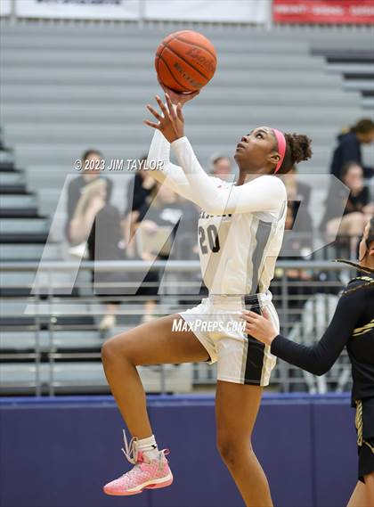 Thumbnail 2 in Martin vs. Rider (Weatherford Raising Cane Christmas Classic) photogallery.