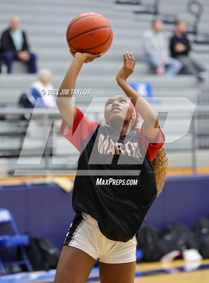 Thumbnail 3 in Martin vs. Rider (Weatherford Raising Cane Christmas Classic) photogallery.