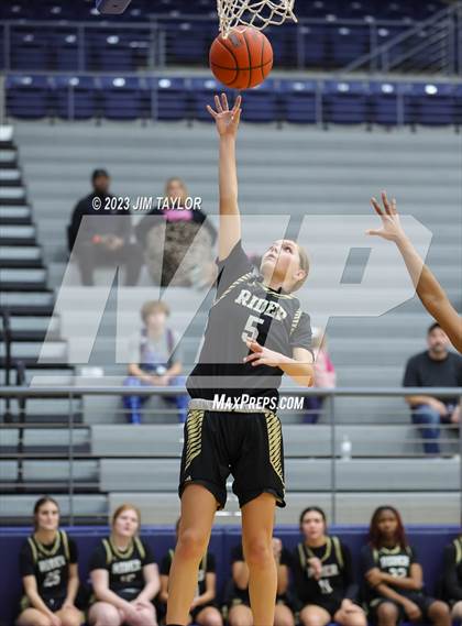 Thumbnail 3 in Martin vs. Rider (Weatherford Raising Cane Christmas Classic) photogallery.
