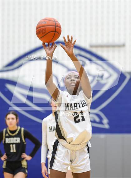 Thumbnail 2 in Martin vs. Rider (Weatherford Raising Cane Christmas Classic) photogallery.