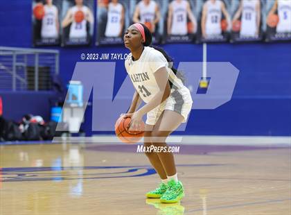 Thumbnail 3 in Martin vs. Rider (Weatherford Raising Cane Christmas Classic) photogallery.