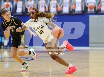 Thumbnail 2 in Martin vs. Rider (Weatherford Raising Cane Christmas Classic) photogallery.