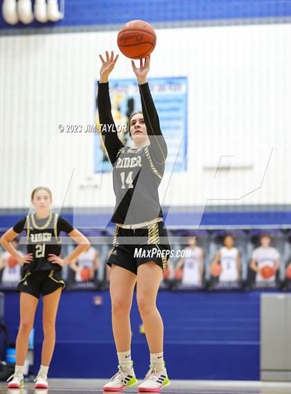 Thumbnail 3 in Martin vs. Rider (Weatherford Raising Cane Christmas Classic) photogallery.