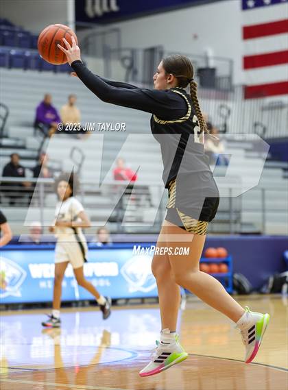 Thumbnail 3 in Martin vs. Rider (Weatherford Raising Cane Christmas Classic) photogallery.