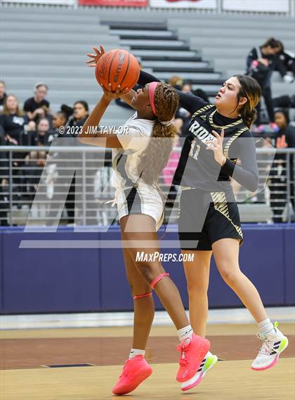 Thumbnail 1 in Martin vs. Rider (Weatherford Raising Cane Christmas Classic) photogallery.
