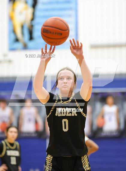 Thumbnail 2 in Martin vs. Rider (Weatherford Raising Cane Christmas Classic) photogallery.
