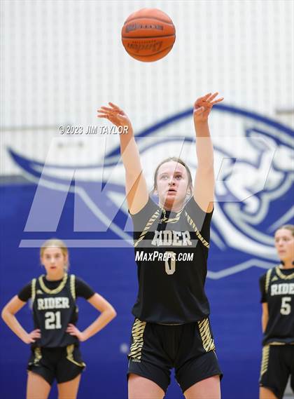 Thumbnail 2 in Martin vs. Rider (Weatherford Raising Cane Christmas Classic) photogallery.