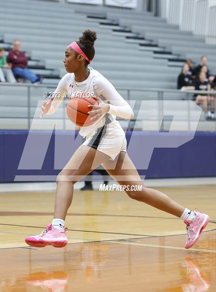 Thumbnail 3 in Martin vs. Rider (Weatherford Raising Cane Christmas Classic) photogallery.