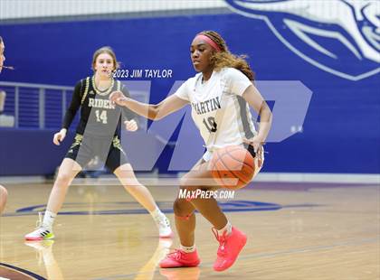 Thumbnail 2 in Martin vs. Rider (Weatherford Raising Cane Christmas Classic) photogallery.