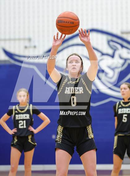Thumbnail 1 in Martin vs. Rider (Weatherford Raising Cane Christmas Classic) photogallery.