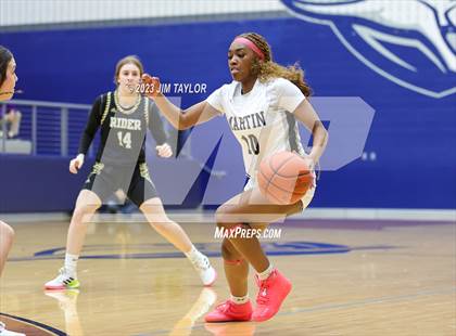 Thumbnail 3 in Martin vs. Rider (Weatherford Raising Cane Christmas Classic) photogallery.
