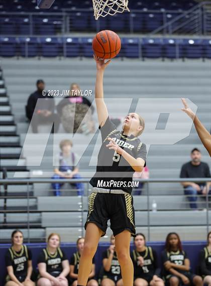 Thumbnail 2 in Martin vs. Rider (Weatherford Raising Cane Christmas Classic) photogallery.