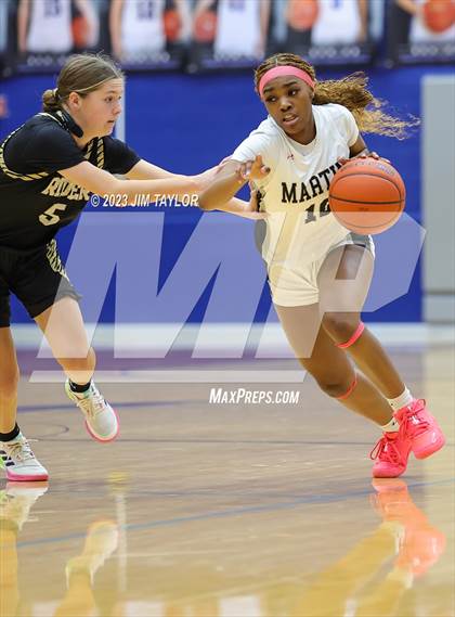 Thumbnail 3 in Martin vs. Rider (Weatherford Raising Cane Christmas Classic) photogallery.
