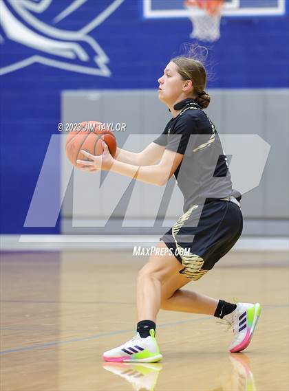 Thumbnail 3 in Martin vs. Rider (Weatherford Raising Cane Christmas Classic) photogallery.