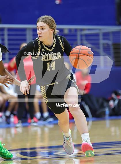 Thumbnail 3 in Martin vs. Rider (Weatherford Raising Cane Christmas Classic) photogallery.