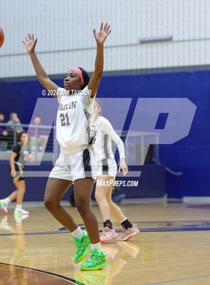 Thumbnail 3 in Martin vs. Rider (Weatherford Raising Cane Christmas Classic) photogallery.