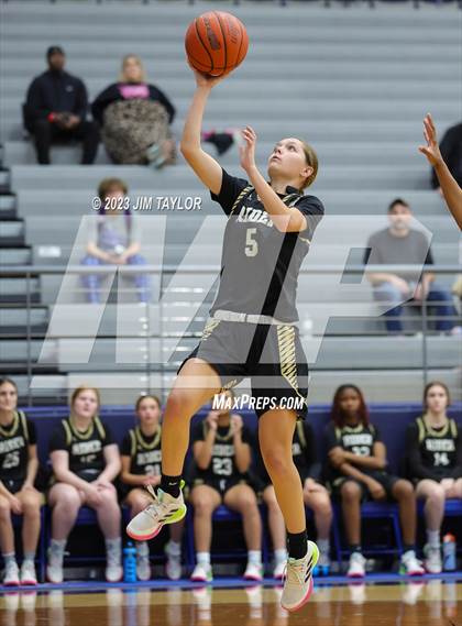 Thumbnail 3 in Martin vs. Rider (Weatherford Raising Cane Christmas Classic) photogallery.