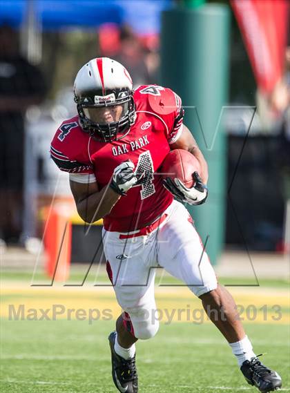 Thumbnail 3 in St. Mary Prep vs. Oak Park photogallery.