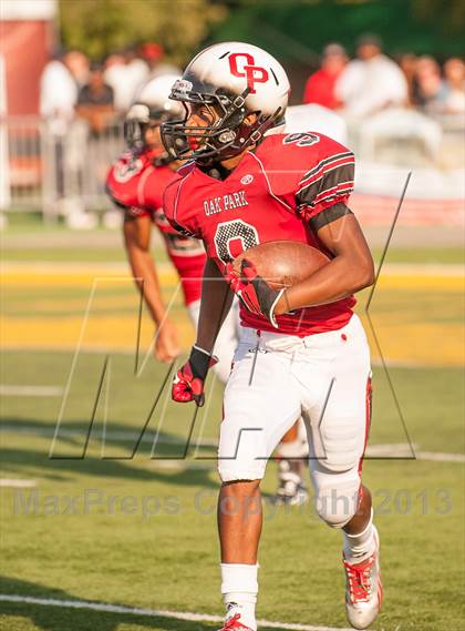 Thumbnail 2 in St. Mary Prep vs. Oak Park photogallery.