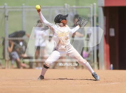 Thumbnail 2 in King/Drew vs. Hamilton (CIF LACS D2 Final) photogallery.