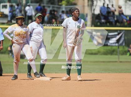 Thumbnail 3 in King/Drew vs. Hamilton (CIF LACS D2 Final) photogallery.