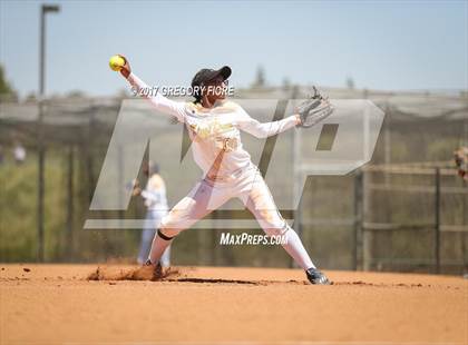 Thumbnail 3 in King/Drew vs. Hamilton (CIF LACS D2 Final) photogallery.