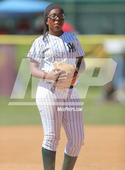 Thumbnail 2 in King/Drew vs. Hamilton (CIF LACS D2 Final) photogallery.