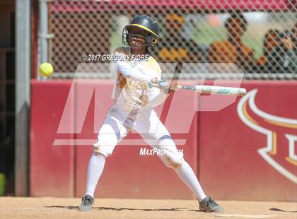 Thumbnail 2 in King/Drew vs. Hamilton (CIF LACS D2 Final) photogallery.