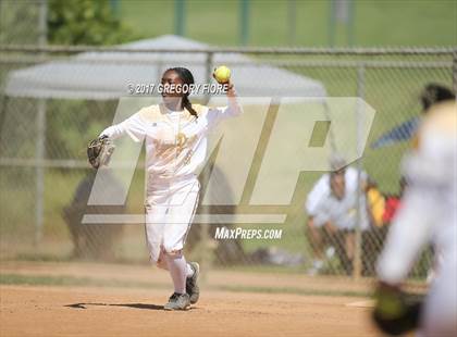 Thumbnail 1 in King/Drew vs. Hamilton (CIF LACS D2 Final) photogallery.