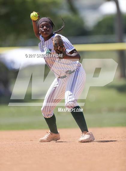 Thumbnail 1 in King/Drew vs. Hamilton (CIF LACS D2 Final) photogallery.
