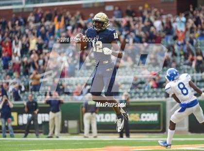 Thumbnail 2 in Klein Collins vs. Tyler (UIL 6A Regional Playoff) photogallery.