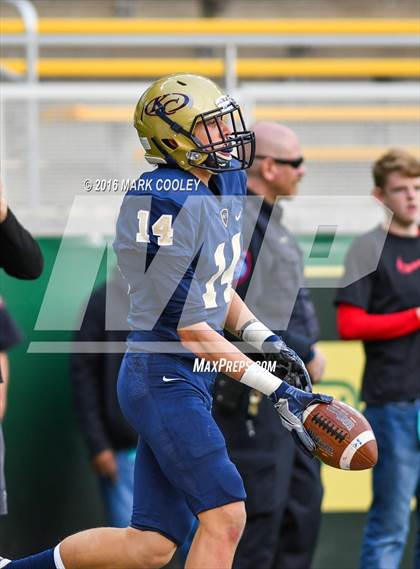 Thumbnail 2 in Klein Collins vs. Tyler (UIL 6A Regional Playoff) photogallery.