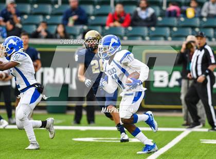 Thumbnail 2 in Klein Collins vs. Tyler (UIL 6A Regional Playoff) photogallery.