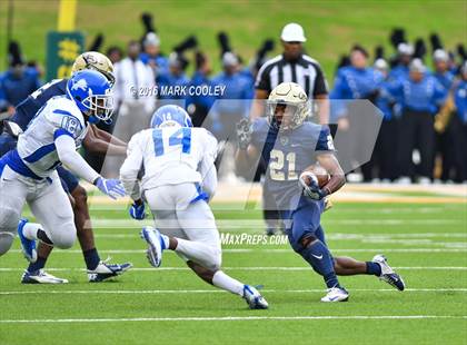 Thumbnail 3 in Klein Collins vs. Tyler (UIL 6A Regional Playoff) photogallery.