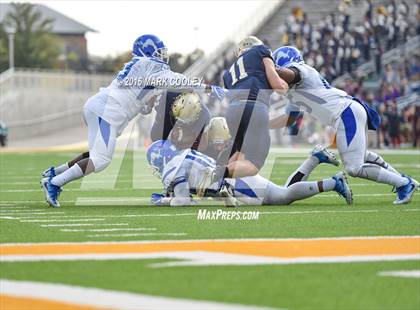 Thumbnail 2 in Klein Collins vs. Tyler (UIL 6A Regional Playoff) photogallery.