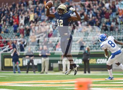 Thumbnail 1 in Klein Collins vs. Tyler (UIL 6A Regional Playoff) photogallery.