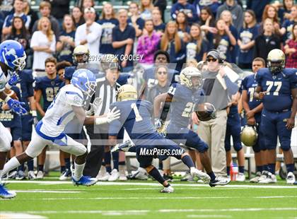 Thumbnail 3 in Klein Collins vs. Tyler (UIL 6A Regional Playoff) photogallery.