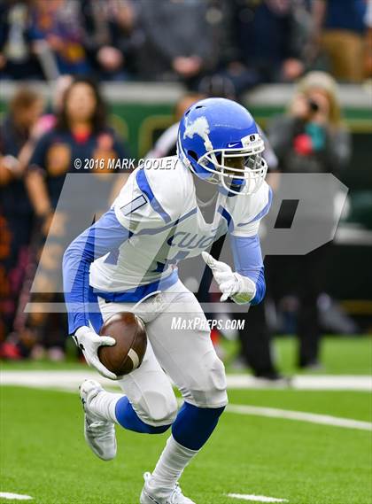 Thumbnail 3 in Klein Collins vs. Tyler (UIL 6A Regional Playoff) photogallery.