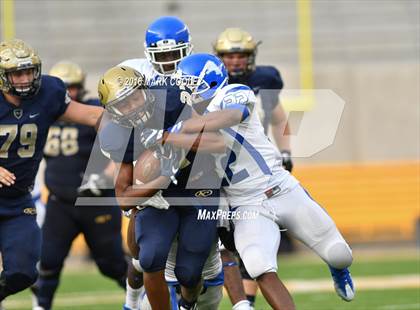 Thumbnail 3 in Klein Collins vs. Tyler (UIL 6A Regional Playoff) photogallery.