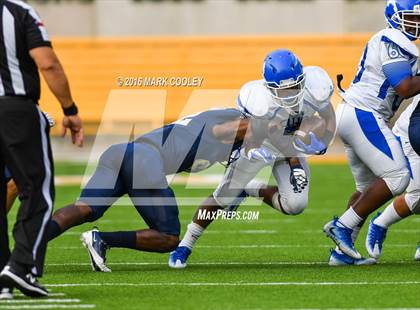 Thumbnail 2 in Klein Collins vs. Tyler (UIL 6A Regional Playoff) photogallery.
