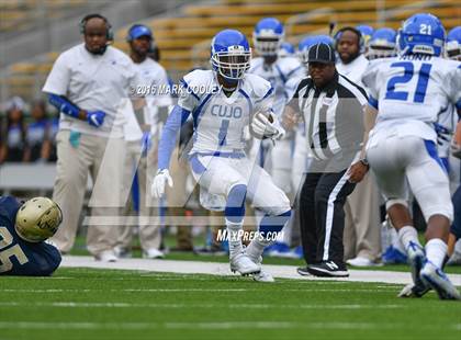 Thumbnail 2 in Klein Collins vs. Tyler (UIL 6A Regional Playoff) photogallery.